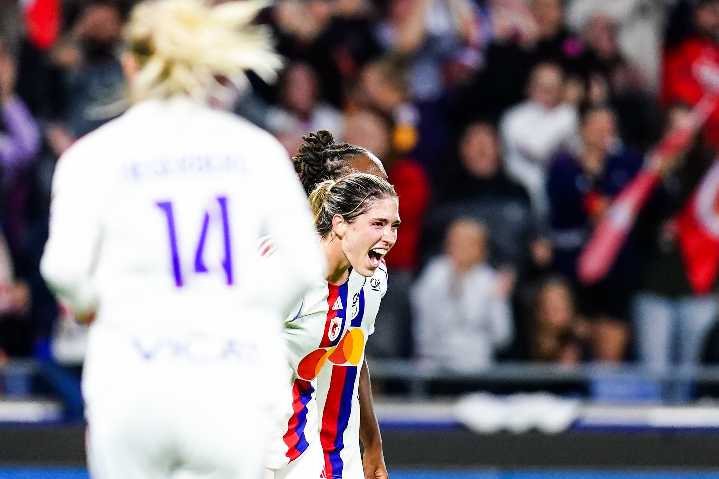 Les Lyonnaises, heureuses, face au PSG