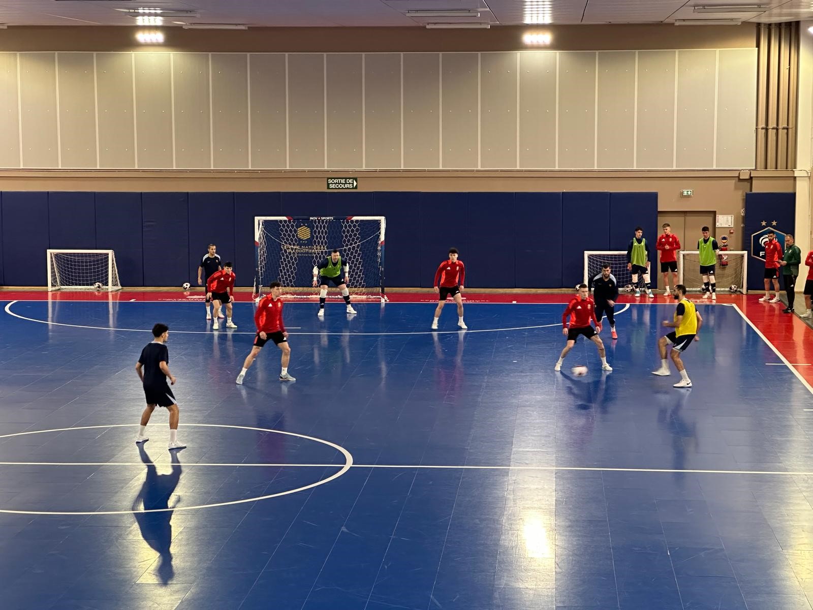 L'Equipe de France de Futsal avec les Hongrois