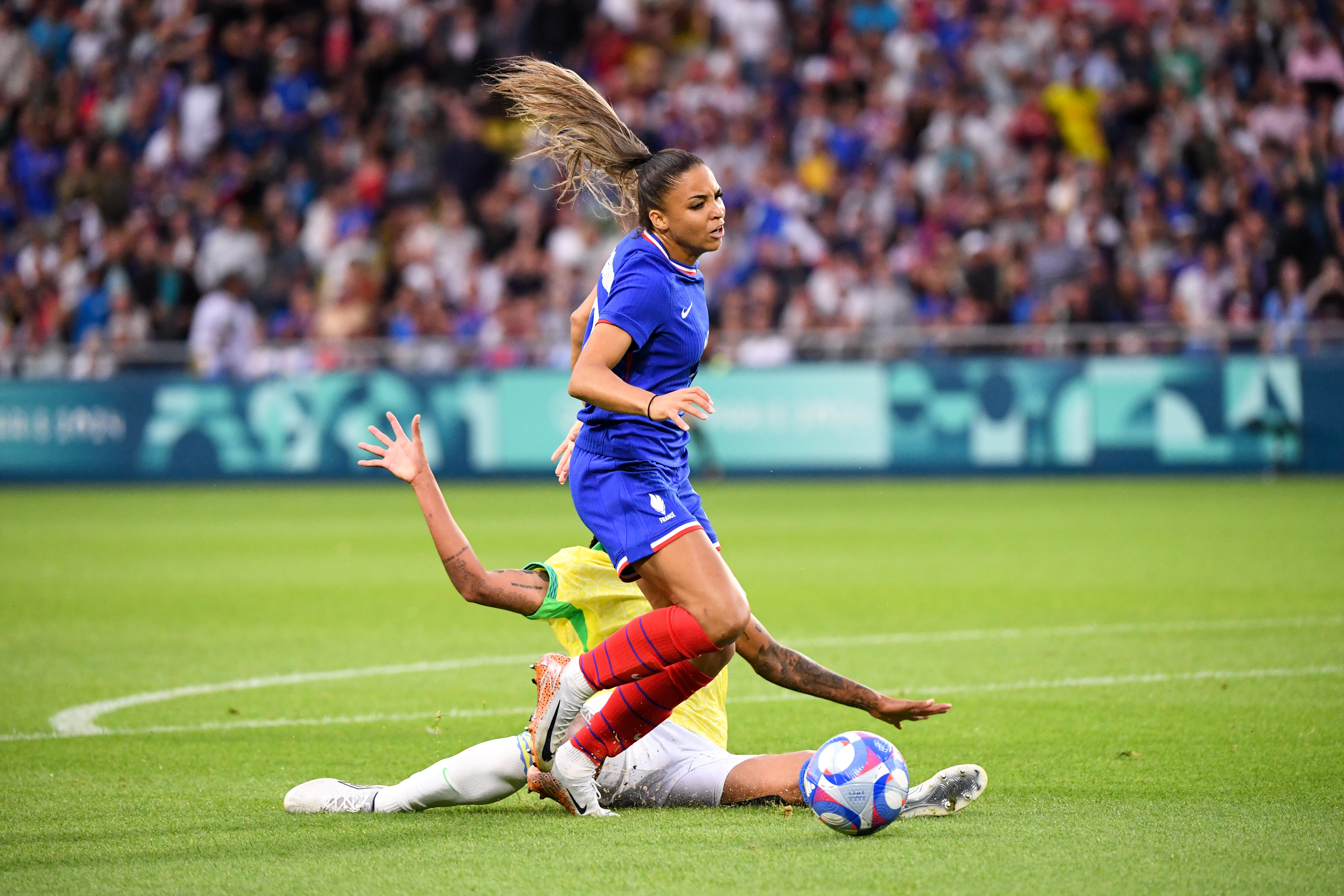 Penalty pour Delphine Cascarino contre le Br&eacute;sil